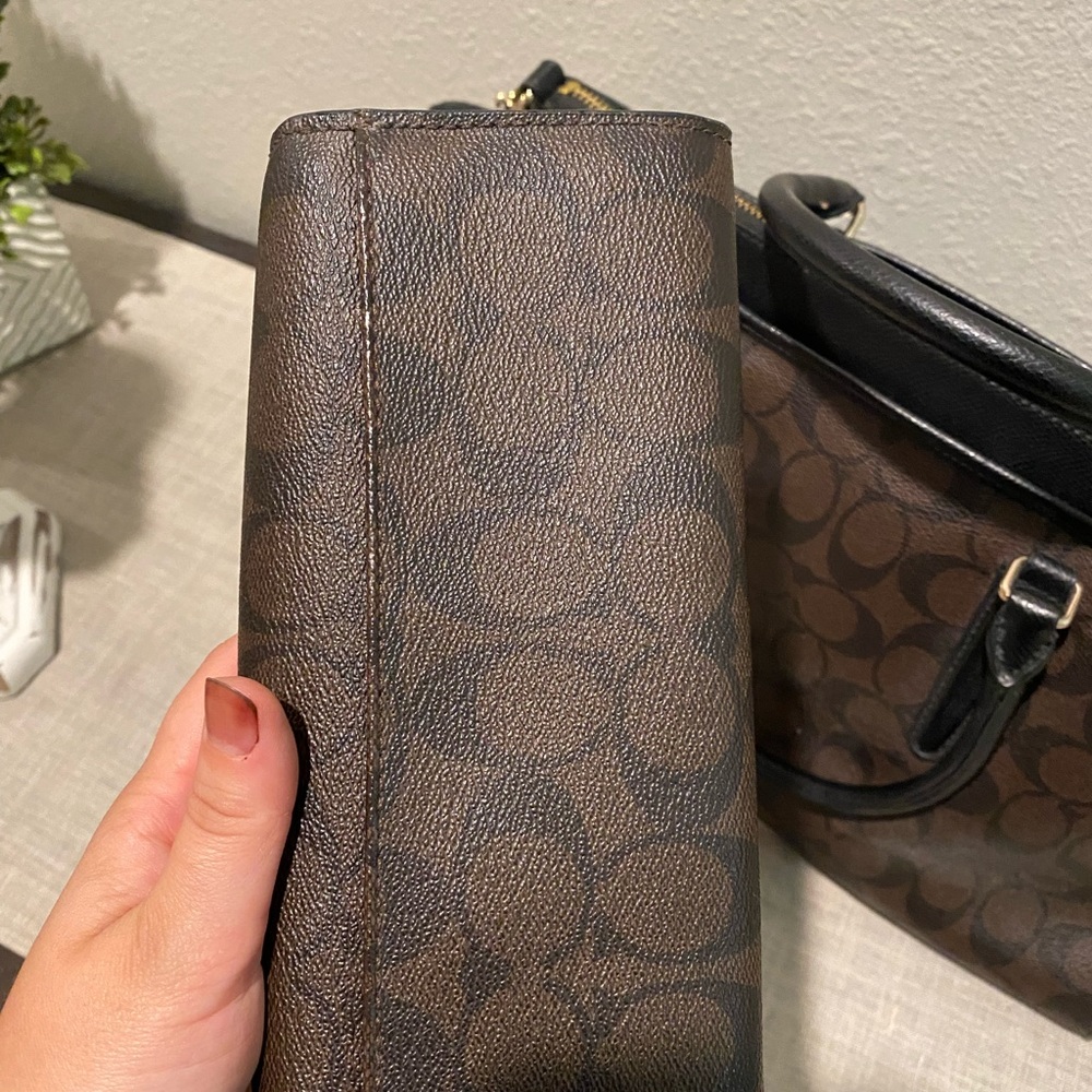 Signature Coach Purse and Wallet - Picture 2 of 8